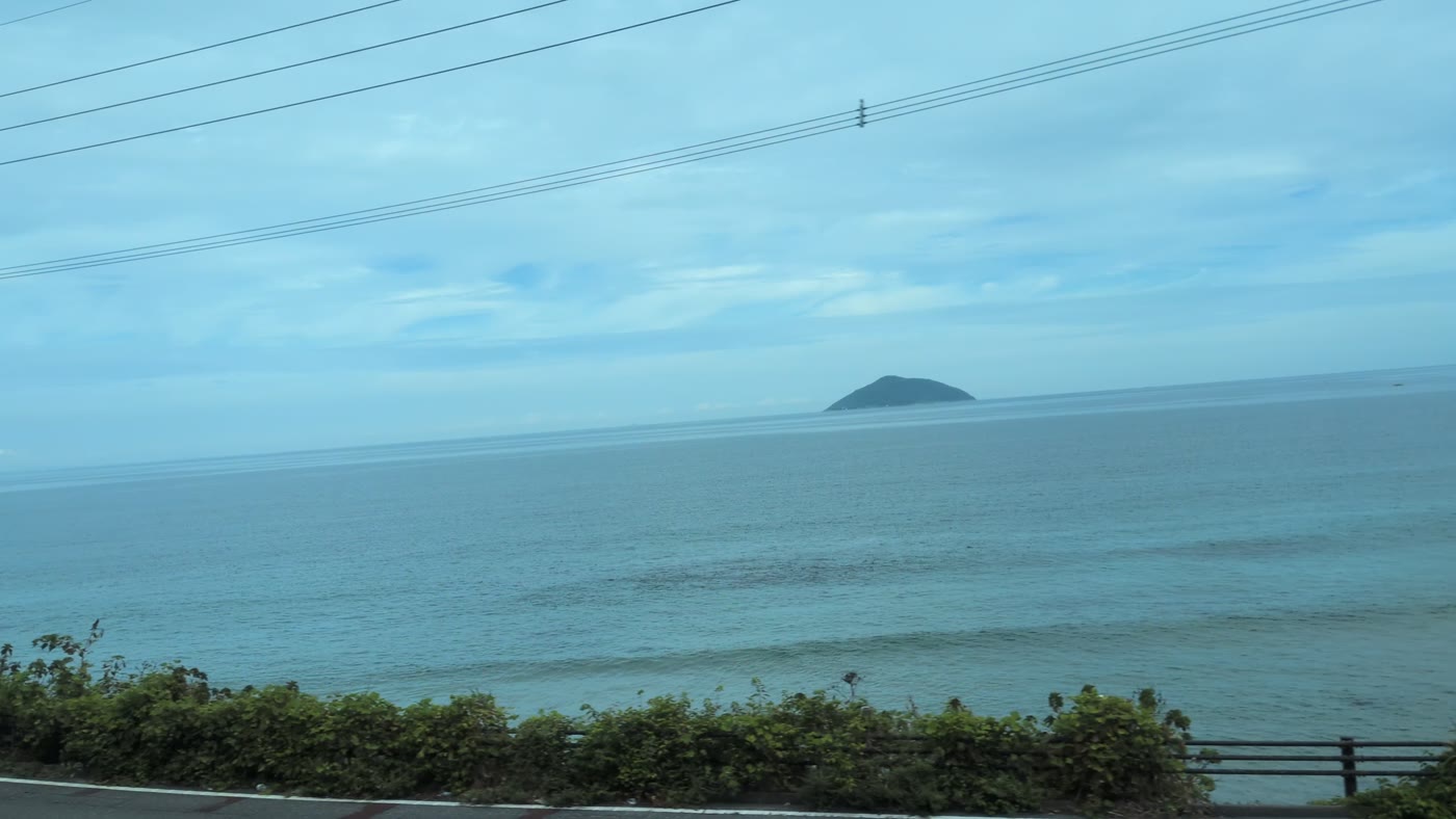唐津へ向かう列車から見えた海